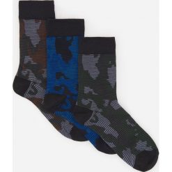 Skarpety 3 pack - Czarny. Czarne skarpetki męskie Reserved, bez wzorów. Za 29,99 zł.