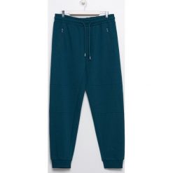 Dresowe joggery - Turkusowy. Niebieskie spodnie męskie Sinsay, s, bez wzorów, z dresówki. Za 39,99 zł.