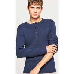 Sweter zapinany na dekolcie - Granatowy. Niebieskie swetry rozpinane męskie marki Reserved, l. W wyprzedaży za 49,99 zł.