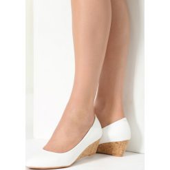 Białe Koturny Boogie On. Białe koturny damskie vices, na niskim obcasie, na koturnie, bez zapięcia. Za 49,99 zł.