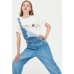 Koszulka z krótkim rękawem i jednorożcem. Białe koszulki damskie Pull&Bear, bez wzorów, bez kołnierzyka, z krótkim rękawem. Za 49,90 zł.