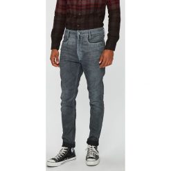 G-Star Raw - Jeansy D-Staq 3D. Szare jeansy męskie G-Star RAW, bez wzorów, retro, z podwyższonym stanem. W wyprzedaży za 539,90 zł.