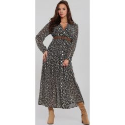 Czarna Sukienka Beltrami. Czarne sukienki damskie Renee, s, w paski, z okrągłym kołnierzem, z długim rękawem, długie, maxi, rozkloszowane. Za 139,99 zł.