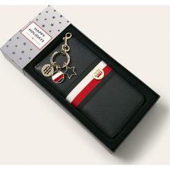 Tommy Hilfiger - Portfel. Niebieskie portfele damskie TOMMY HILFIGER, bez wzorów, ze skóry ekologicznej. Za 339,90 zł.