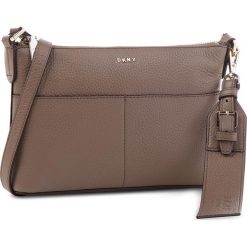 Torebka DKNY - R83EA752 Desert 1SZ. Pomarańczowe torebki klasyczne damskie DKNY, bez wzorów, ze skóry, bez dodatków. W wyprzedaży za 489,00 zł.