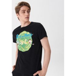 T-shirt z nadrukiem Rick and Morty - Czarny. Czarne t-shirty męskie House, s, z nadrukiem, bez kołnierzyka. Za 49,99 zł.