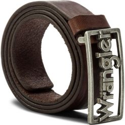 Pasek Męski WRANGLER - Retro Buckle W0B55U185 100 Brown. Pomarańczowe paski męskie marki Wrangler, w paski, ze skóry, retro. W wyprzedaży za 169,00 zł.