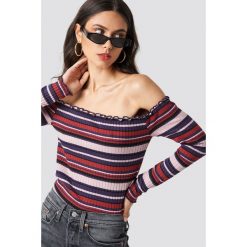 NA-KD Top z odkrytymi ramionami - Multicolor. Szare topy damskie marki NA-KD, bez wzorów, z materiału, bez kołnierzyka. W wyprzedaży za 36,58 zł.