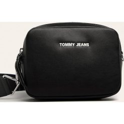 Tommy Jeans - Torebka. Czerwone listonoszki damskie Tommy Jeans, w paski, z jeansu, bez dodatków. Za 449,90 zł.