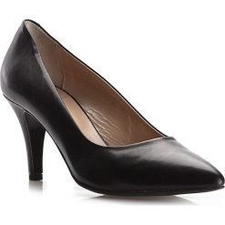Buty damskie. Czarne czółenka damskie Wittchen, bez wzorów, ze skóry, bez obcasa. W wyprzedaży za 249,90 zł.
