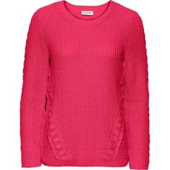 Sweter z koronkową wstawką, długi rękaw bonprix różowy hibiskus. Czerwone swetry klasyczne damskie bonprix, z koronki. Za 79,99 zł.