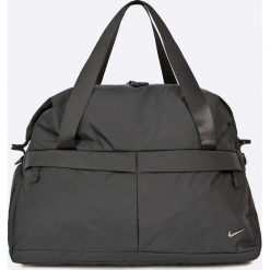 Nike - Torba. Czarne torebki damskie sportowe marki Nike, w paski, z poliesteru, sportowe, na ramię. W wyprzedaży za 199,90 zł.