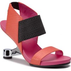 Sandały UNITED NUDE - Eamz Raiko 10203591130108 Coral Pink. Czerwone klapki damskie marki United Nude, bez wzorów, ze skóry, bez obcasa, na obcasie. Za 979,00 zł.