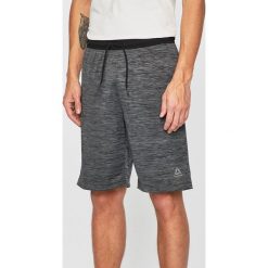 Reebok - Szorty. Szare spodenki sportowe męskie Reebok, m, z poliesteru, sportowe. W wyprzedaży za 79,90 zł.