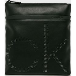 Calvin Klein - Saszetka. Czarne torby męskie skórzane w paski, z materiału, casualowe, małe. W wyprzedaży za 199,90 zł.