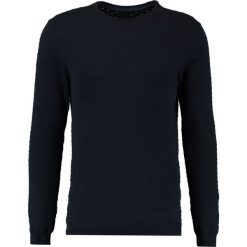Swetry klasyczne męskie: Bertoni ODDVAR Sweter dress blue