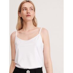 Gładki top - Kremowy. Białe topy damskie Reserved, s, bez wzorów, bez kołnierzyka. Za 39,99 zł.