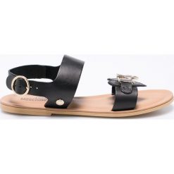 Love Moschino - Sandały. Czarne klapki damskie Love Moschino, bez wzorów, ze skóry, bez obcasa, na szpilce. W wyprzedaży za 539,90 zł.