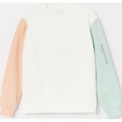 Bawełniana bluza z łączonych materiałów - Kremowy. Białe bluzy damskie Reserved, bez wzorów, z bawełny, bez rękawów, bez kaptura. W wyprzedaży za 29,99 zł.