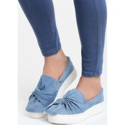 Niebieskie Slip On Burning Love. Niebieskie tenisówki damskie Born2be, z denimu. Za 29,99 zł.
