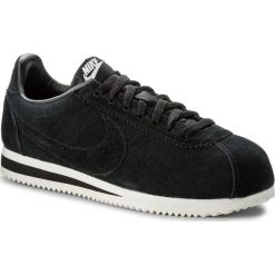 Buty NIKE - Classic Cortez Se 902801 004 Black/Black/Summit White. Czarne buty sportowe męskie Nike, na co dzień, bez wzorów, z zamszu, eleganckie, bez zapięcia. W wyprzedaży za 319,00 zł.