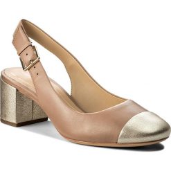 Sandały CLARKS - Orabella Meg 261319924 Nude. Różowe klapki damskie Clarks, bez wzorów, ze skóry, bez obcasa, na obcasie. W wyprzedaży za 179,00 zł.