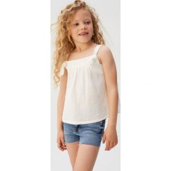 Mango Kids - Top dziecięcy Tuppi 110-152 cm. Czerwone bluzki dziewczęce Mango Kids, bez wzorów, z bawełny, z okrągłym kołnierzem, z krótkim rękawem, krótkie, bez kaptura. W wyprzedaży za 34,90 zł.