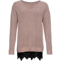 Sweter z koronką bonprix stary jasnoróżowy melanż. Czerwone swetry klasyczne damskie bonprix, z koronki, z dekoltem w serek. Za 74,99 zł.