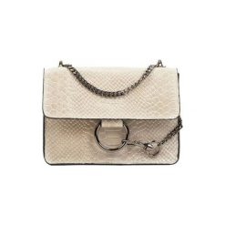 Carla Ferreri Skórzana torba SS19CF8110 Beige. Brązowe torebki klasyczne damskie Carla Ferreri, bez wzorów, bez dodatków. W wyprzedaży za 260,00 zł.