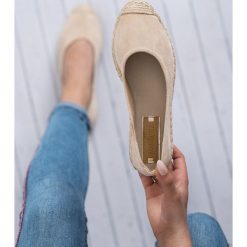ZAMSZOWE BALERINKI. Różowe baleriny damskie MARQUIZ, bez wzorów, z zamszu, bez obcasa. Za 59,90 zł.