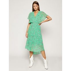 Sukienka codzienna DKNY DD0AD765. Zielone sukienki damskie DKNY, na co dzień, bez wzorów, bez kołnierzyka, bez rękawów, proste. Za 669,00 zł.