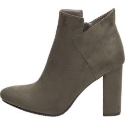 Botki damskie VINCEZA 16103 SŁUPEK KHAKI. Brązowe botki damskie Vinceza, klasyczne, na wysokim obcasie, na obcasie, bez zapięcia. W wyprzedaży za 129,00 zł.