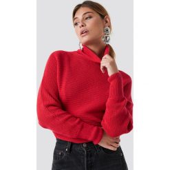NA-KD Sweter z dzianiny z wywijanym golfem - Red. Czerwone golfy damskie marki NA-KD, z bawełny. Za 121,95 zł.