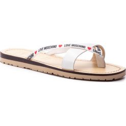 Japonki LOVE MOSCHINO - JA28121G07JV110B Bia. Białe klapki damskie Love Moschino, bez wzorów, ze skóry, bez obcasa. W wyprzedaży za 289,00 zł.