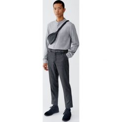 Koszula ze stójką i długim rękawem. Brązowe koszule męskie Pull&Bear, m, bez wzorów, ze stójką, z długim rękawem. Za 89,90 zł.