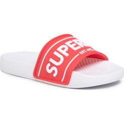 Klapki SUPERDRY - Edit Chunky Slide WF310002A Red 171. Czerwone klapki damskie Superdry, bez wzorów, z tworzywa sztucznego, bez obcasa. W wyprzedaży za 119,00 zł.