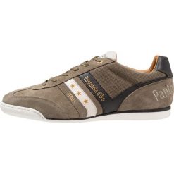 Pantofola d`Oro VASTO Sneakersy niskie olive. Zielone trampki męskie Pantofola d`Oro, bez wzorów, ze skóry ekologicznej, bez zapięcia. Za 459,00 zł.