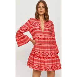 Only - Sukienka. Białe sukienki damskie ONLY, na co dzień, bez wzorów, z bawełny, casualowe, bez kołnierzyka, z długim rękawem, długie, mini, rozkloszowane. W wyprzedaży za 149,90 zł.