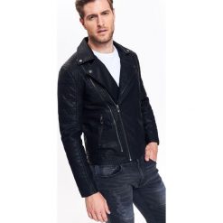 KURTKA MĘSKA TYPU RAMONESKA ZE SKÓRY EKOLOGICZNEJ. Czarne kurtki męskie skórzane Top Secret, na jesień, m, eleganckie. Za 149,99 zł.