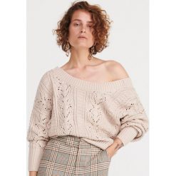 Sweter z luznym splotem - Beżowy. Brązowe swetry damskie Reserved, s, bez wzorów, ze splotem, bez rękawów, bez kaptura. Za 119,99 zł.