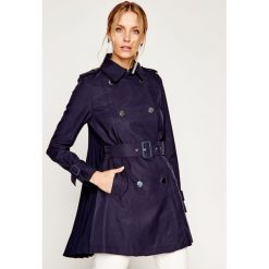 Trencz Guess Cecilia W0GL29 WCUB0. Brązowe płaszcze damskie Guess, l, z aplikacjami, z poliesteru. W wyprzedaży za 549,00 zł.