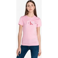 Calvin Klein Koszulka Różowy. Różowe bluzki damskie Calvin Klein, s, z nadrukiem, z bawełny, bez kołnierzyka. Za 240,95 zł.