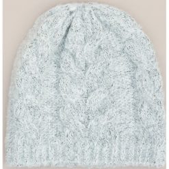 Czapka z warkoczowym splotem - Jasny szary. Szare czapki damskie Reserved. W wyprzedaży za 19,99 zł.