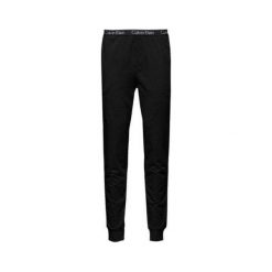 Calvin Klein Spodnie dresowe męskie CK Sleep Cotton Pant Cuffed NB1165E-001 czarne (rozmiar L). Czarne jeansy męskie Calvin Klein, m, z napisami. W wyprzedaży za 139,00 zł.