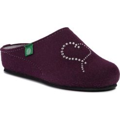 Kapcie DR. BRINKMANN - 330150 Lila 59. Fioletowe klapki damskie Dr. Brinkmann, z aplikacjami, z wełny, bez obcasa. Za 139,00 zł.