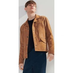 Zamszowa kurtka w stylu retro - Pomarańczowy. Pomarańczowe kurtki męskie Reserved, s, bez wzorów, z zamszu, retro, bez kaptura. Za 799,99 zł.
