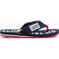 Tommy Jeans - Japonki. Szare japonki męskie Tommy Jeans, z jeansu. W wyprzedaży za 99,90 zł.