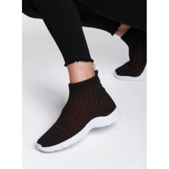 Czarno-Czerwone Sneakersy Stole The Show. Czarne sneakersy damskie Renee. W wyprzedaży za 59,99 zł.