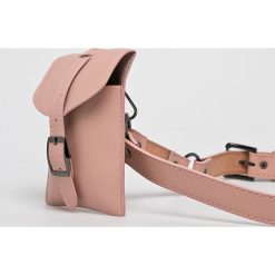 Answear - Nerka. Różowe nerki damskie ANSWEAR, w paski, ze skóry ekologicznej, casualowe, małe, bez dodatków. W wyprzedaży za 29,90 zł.