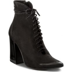 Botki CARINII - B4181 360-000-PSK-C28. Czarne buty zimowe damskie Carinii, z nubiku, na obcasie. W wyprzedaży za 259,00 zł.
